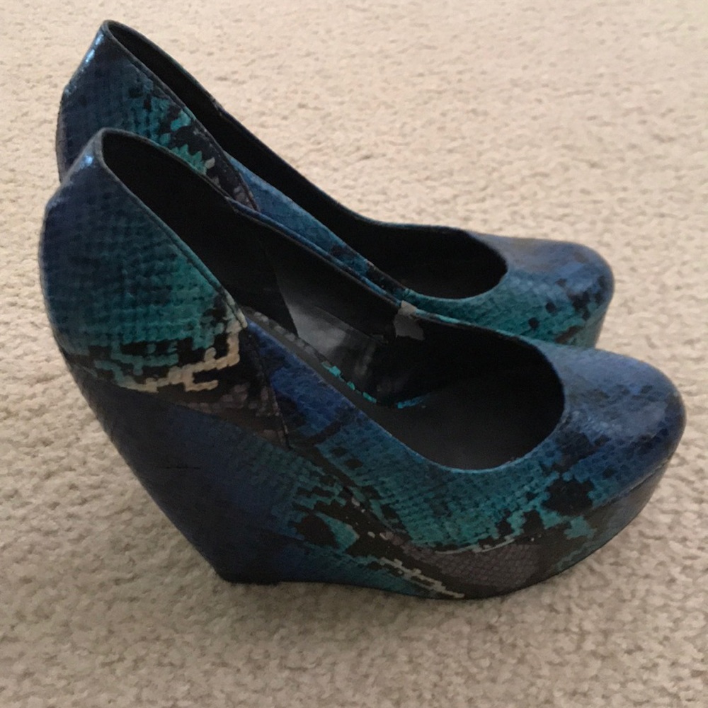 Shoes - Picture 2 of 3